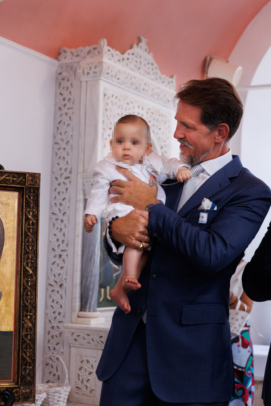 Μαίρη Κατράντζου - Μάριος Πολίτης: Το επίσημο άλμπουμ της βάφτισης στις Σπέτσες