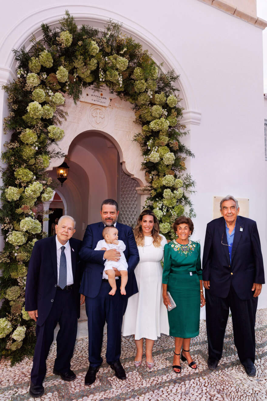 Μαίρη Κατράντζου - Μάριος Πολίτης: Το επίσημο άλμπουμ της βάφτισης στις Σπέτσες