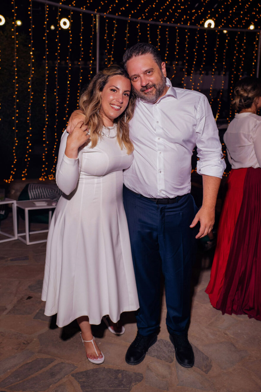 Μαίρη Κατράντζου - Μάριος Πολίτης: Το επίσημο άλμπουμ της βάφτισης στις Σπέτσες