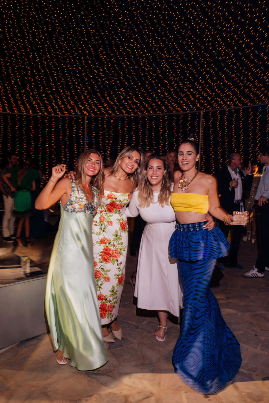 Μαίρη Κατράντζου - Μάριος Πολίτης: Το επίσημο άλμπουμ της βάφτισης στις Σπέτσες