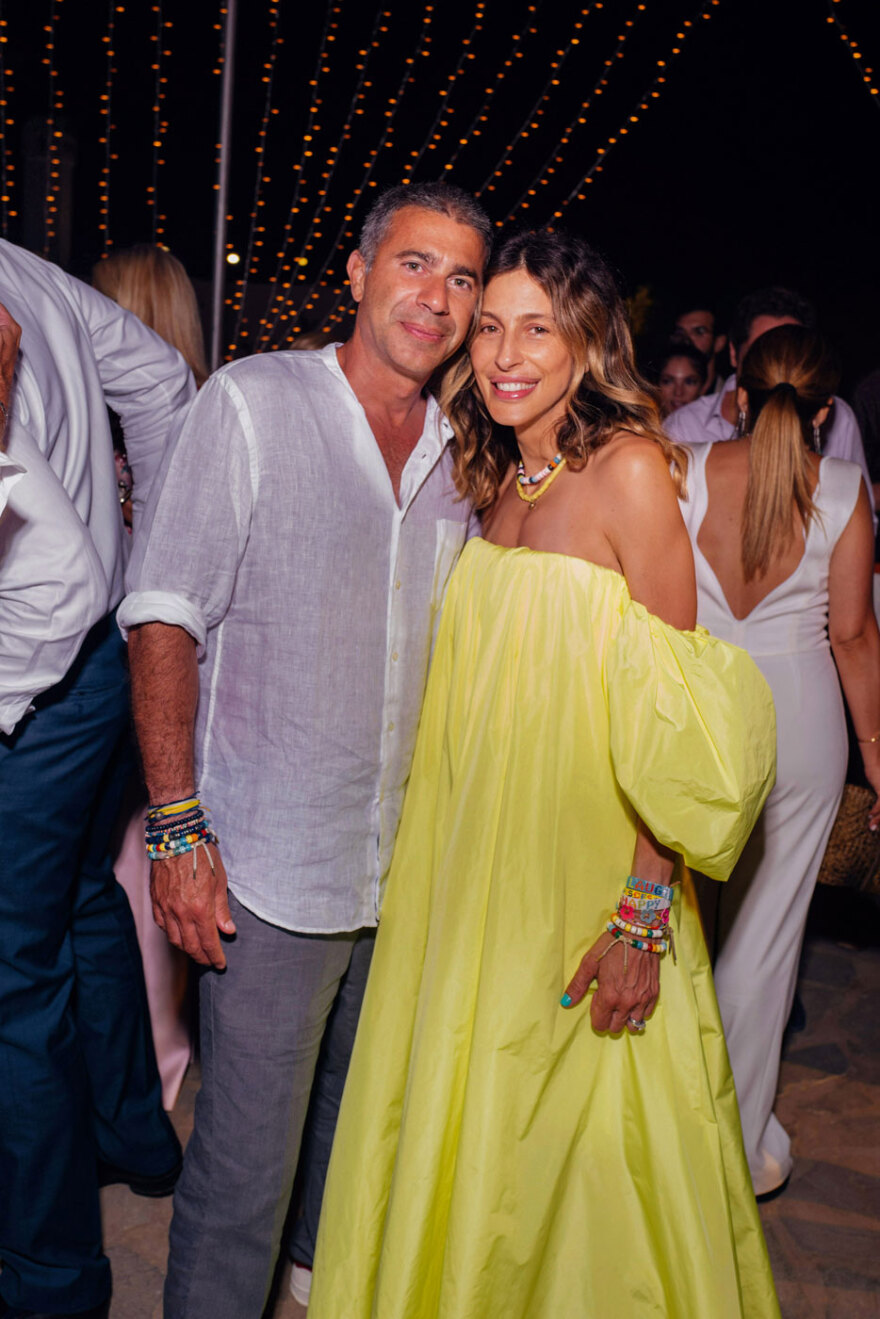 Μαίρη Κατράντζου - Μάριος Πολίτης: Το επίσημο άλμπουμ της βάφτισης στις Σπέτσες