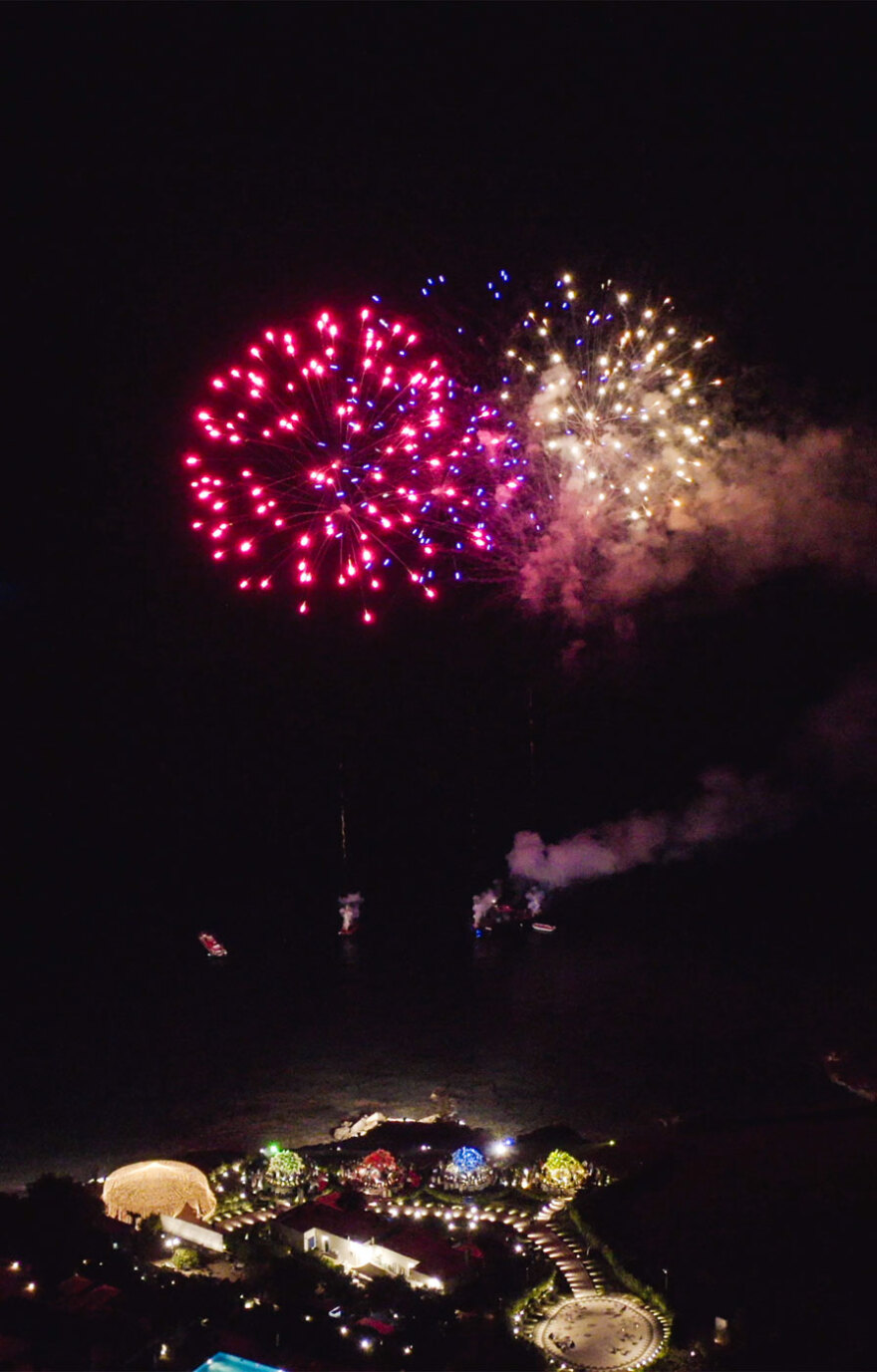 Μαίρη Κατράντζου - Μάριος Πολίτης: Το επίσημο άλμπουμ της βάφτισης στις Σπέτσες