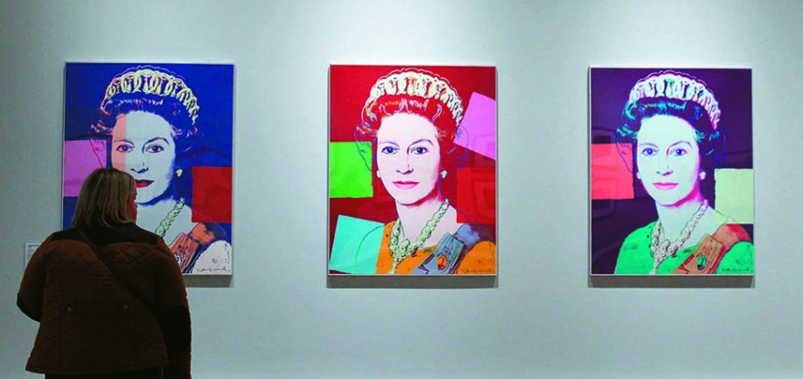 Βασίλισσα Ελισάβετ: 70 χρόνια ποπ σύμβολο και influencer