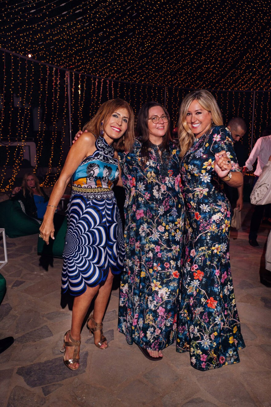 Μαίρη Κατράντζου - Μάριος Πολίτης: Το επίσημο άλμπουμ της βάφτισης στις Σπέτσες