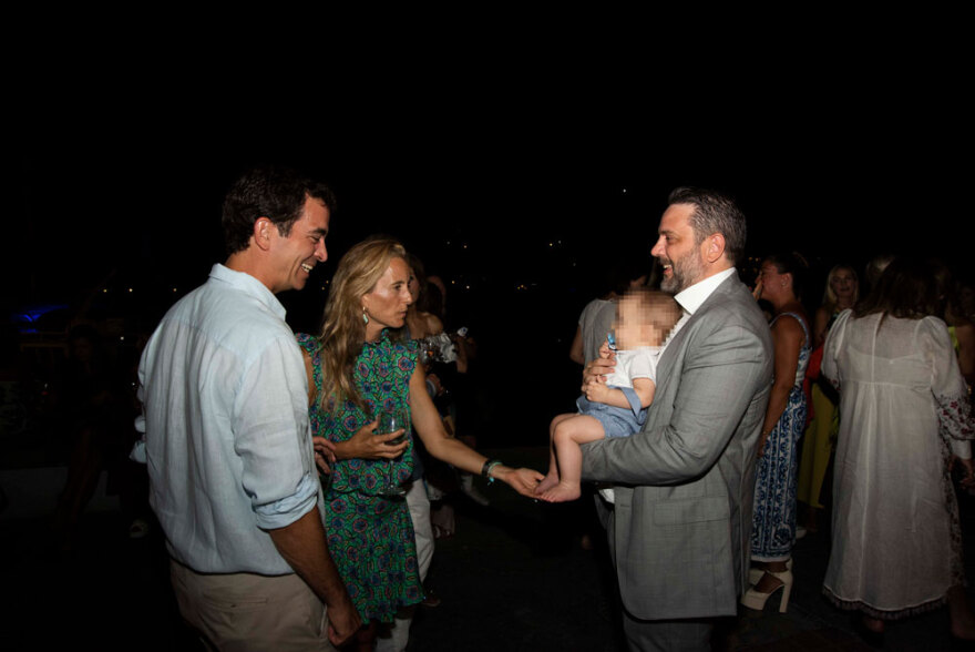 Μαίρη Κατράντζου - Μάριος Πολίτης: Το επίσημο άλμπουμ της βάφτισης στις Σπέτσες