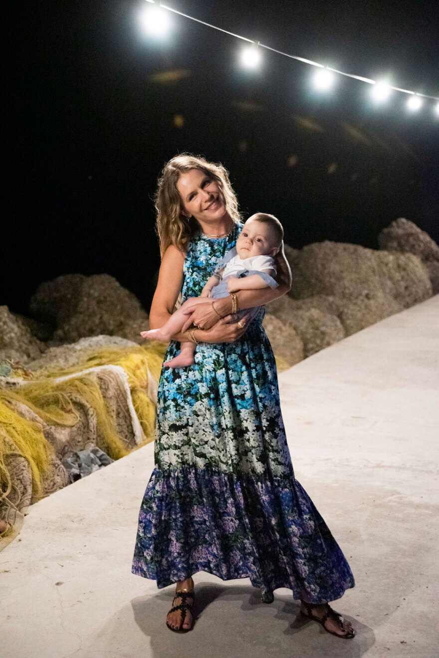 Μαίρη Κατράντζου - Μάριος Πολίτης: Το επίσημο άλμπουμ της βάφτισης στις Σπέτσες