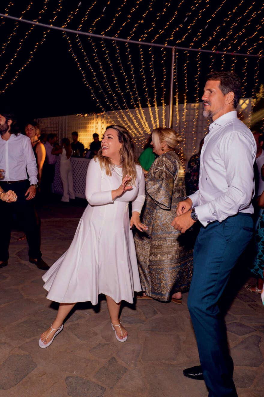 Μαίρη Κατράντζου - Μάριος Πολίτης: Το επίσημο άλμπουμ της βάφτισης στις Σπέτσες