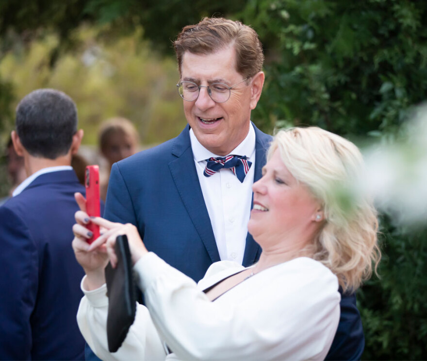 Μαίρη Κατράντζου - Μάριος Πολίτης: Το επίσημο άλμπουμ της βάφτισης στις Σπέτσες