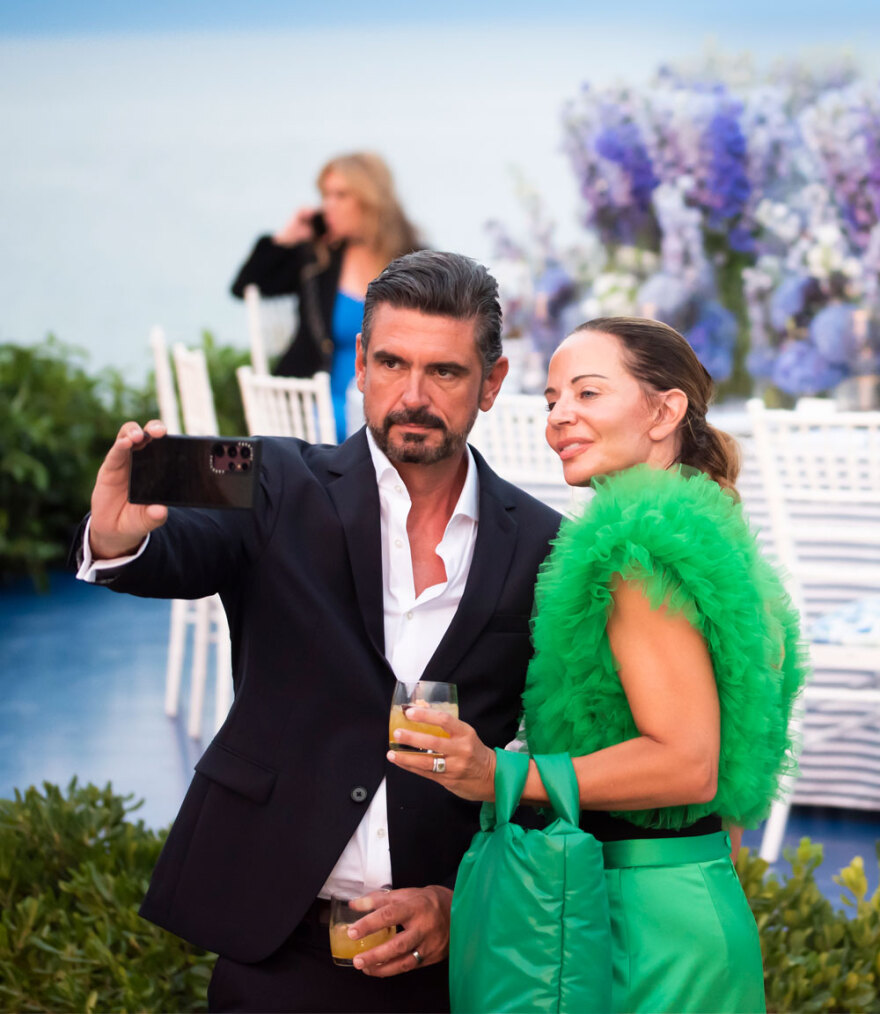 Μαίρη Κατράντζου - Μάριος Πολίτης: Το επίσημο άλμπουμ της βάφτισης στις Σπέτσες