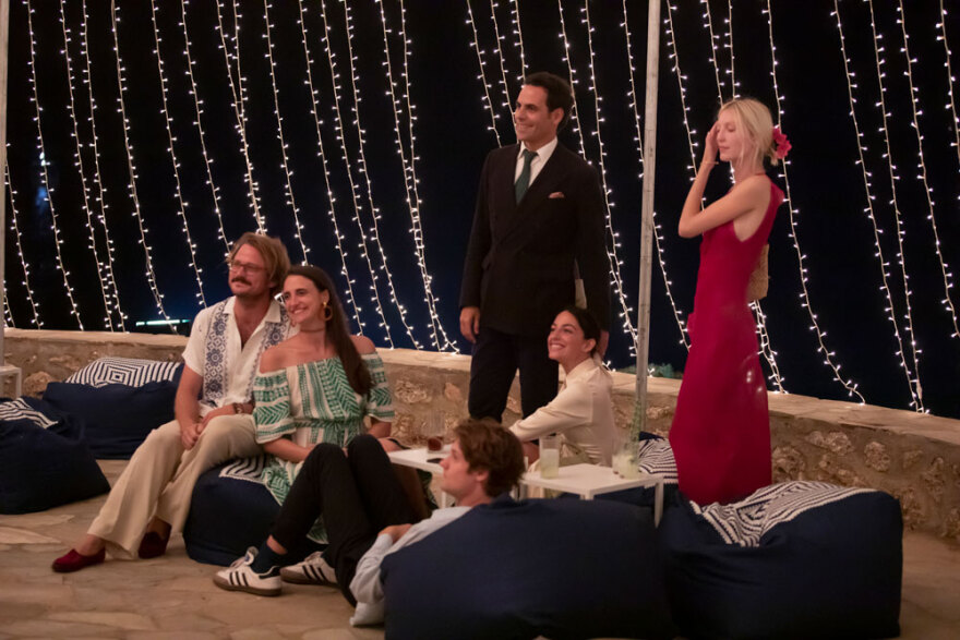 Μαίρη Κατράντζου - Μάριος Πολίτης: Το επίσημο άλμπουμ της βάφτισης στις Σπέτσες