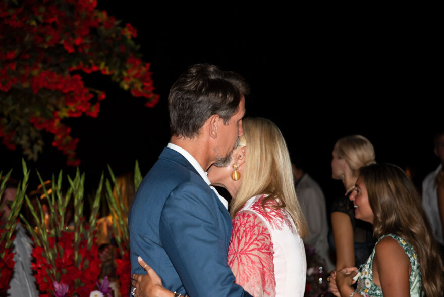 Μαίρη Κατράντζου - Μάριος Πολίτης: Το επίσημο άλμπουμ της βάφτισης στις Σπέτσες