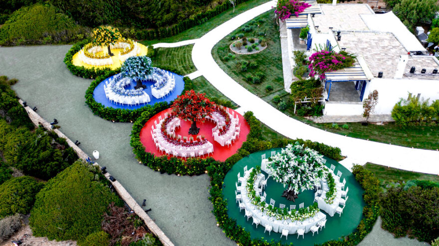 Μαίρη Κατράντζου - Μάριος Πολίτης: Το επίσημο άλμπουμ της βάφτισης στις Σπέτσες