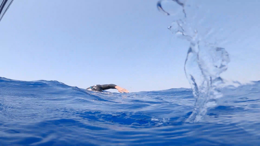 Σπύρος Χρυσικόπουλος: Κολύμπησε από τη Ρόδο στο Καστελόριζο σε 64 ώρες χωρίς διακοπή