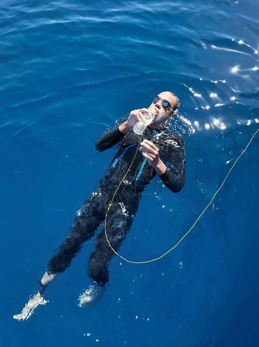 Σπύρος Χρυσικόπουλος: Κολύμπησε από τη Ρόδο στο Καστελόριζο σε 64 ώρες χωρίς διακοπή