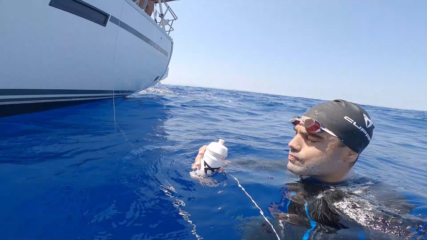 Σπύρος Χρυσικόπουλος: Κολύμπησε από τη Ρόδο στο Καστελόριζο σε 64 ώρες χωρίς διακοπή