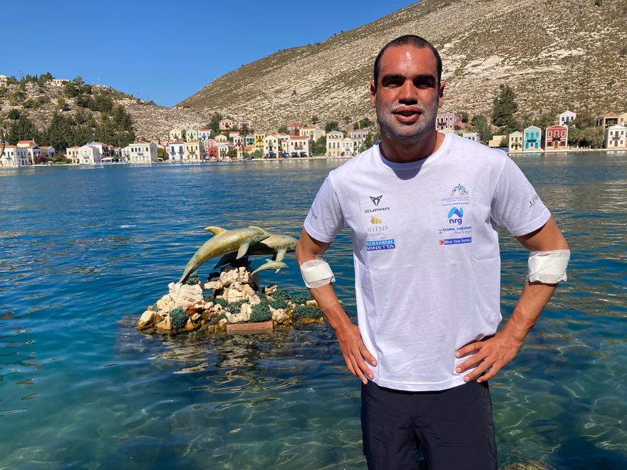 Σπύρος Χρυσικόπουλος: Κολύμπησε από τη Ρόδο στο Καστελόριζο σε 64 ώρες χωρίς διακοπή