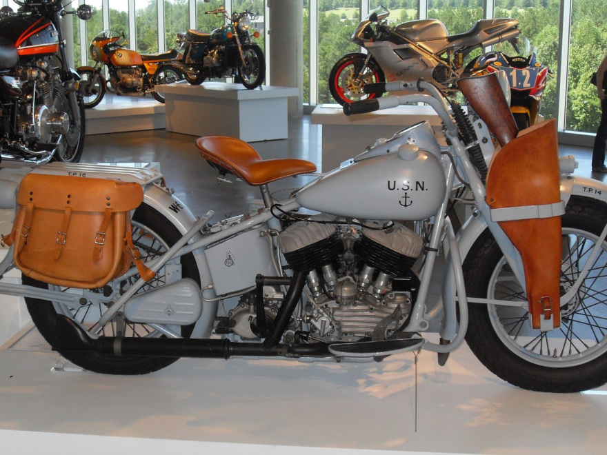 Άλιμος: «Παρέλαση» από κλασικές μοτοσικλέτες (βίντεο + φωτογραφίες)