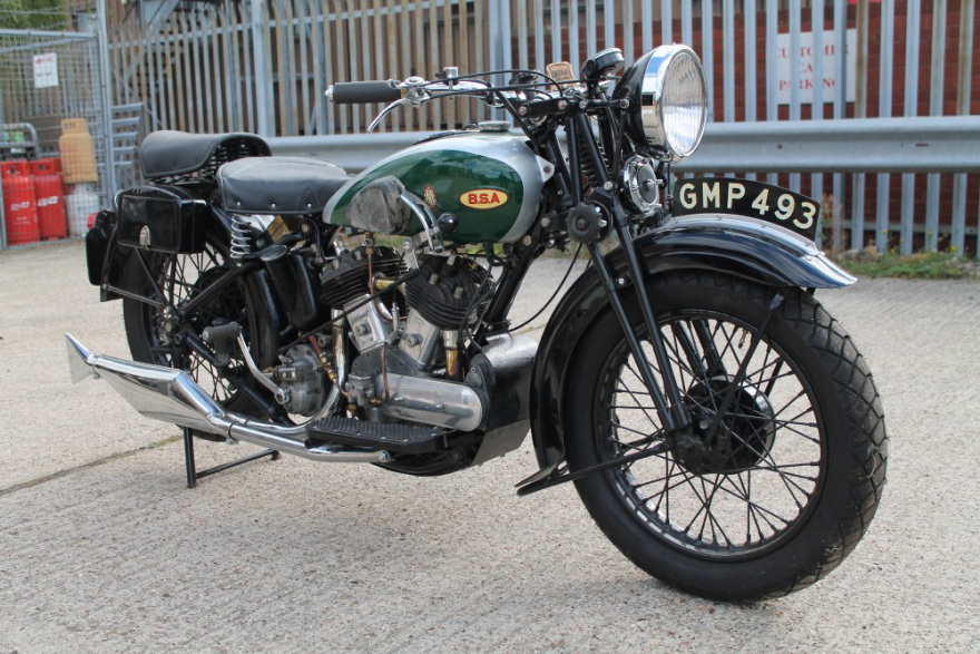 Άλιμος: «Παρέλαση» από κλασικές μοτοσικλέτες (βίντεο + φωτογραφίες)