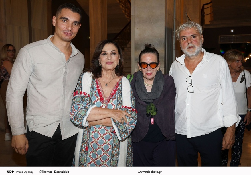 Χάρις Αλεξίου και Όλια Λαζαρίδου μας ταξιδεύουν στο Αϊβαλί