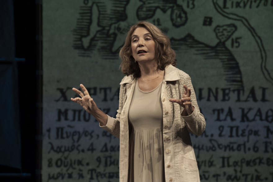 Χάρις Αλεξίου και Όλια Λαζαρίδου μας ταξιδεύουν στο Αϊβαλί