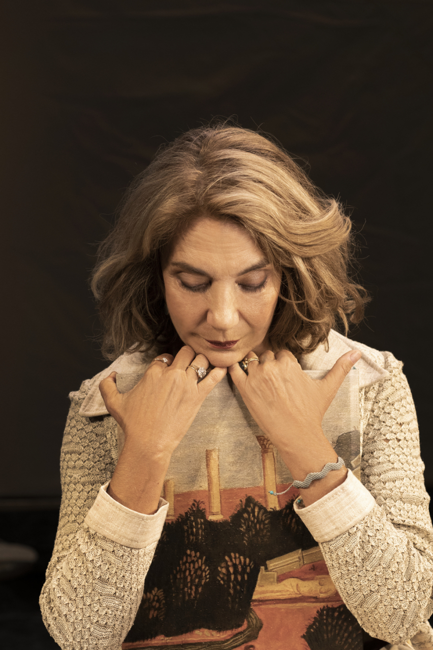 Χάρις Αλεξίου και Όλια Λαζαρίδου μας ταξιδεύουν στο Αϊβαλί