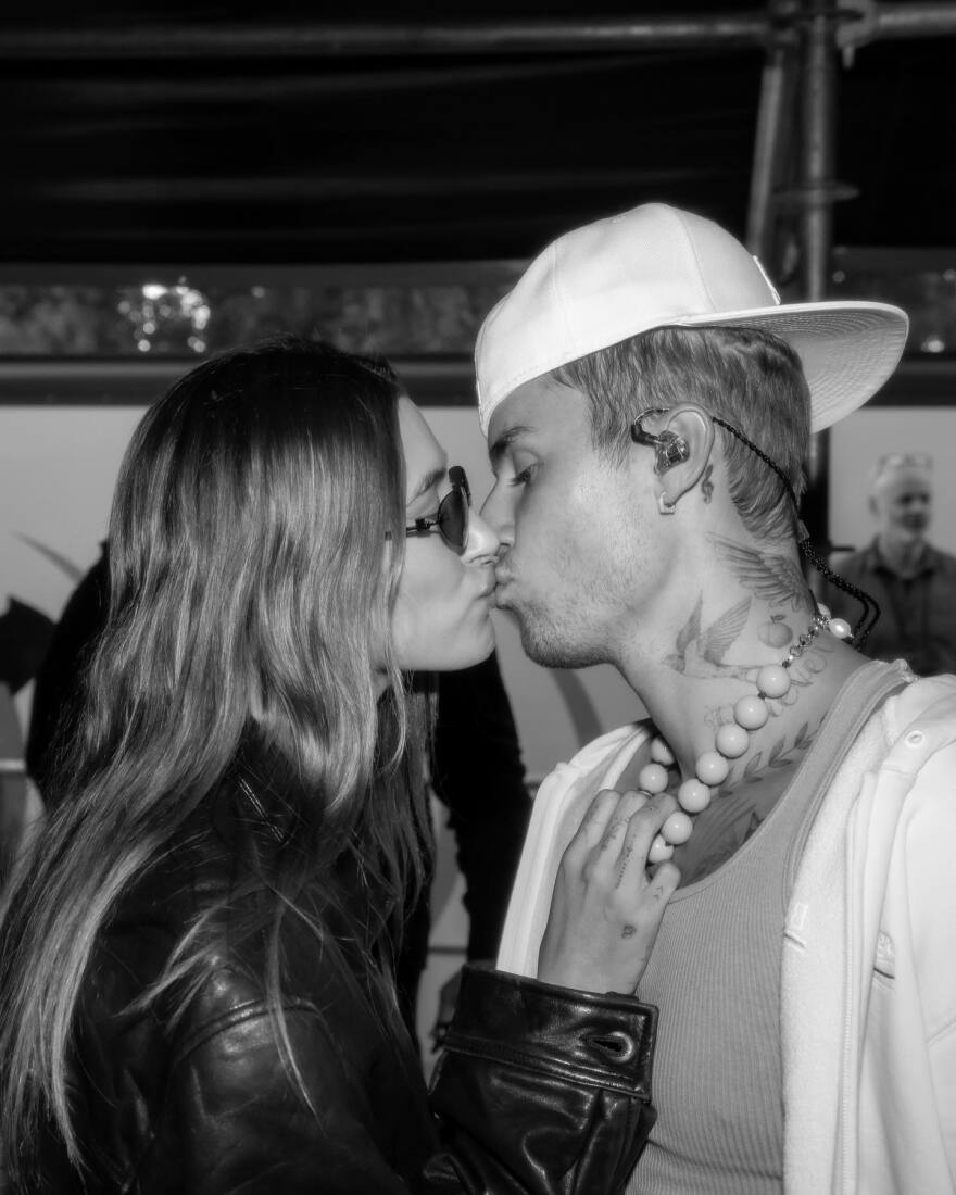 Τζάστιν Μπίμπερ: Γιορτάζει την τέταρτη επέτειο του γάμου του με τη Χέιλι 