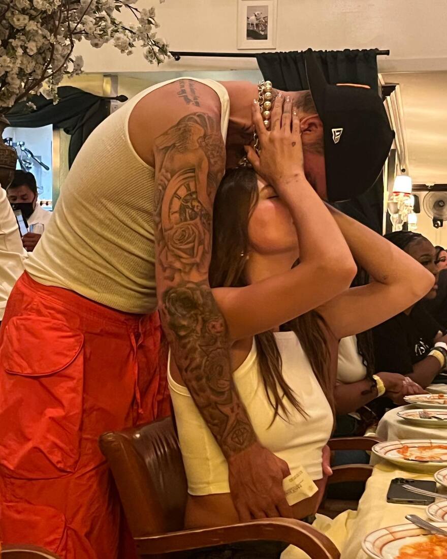 Τζάστιν Μπίμπερ: Γιορτάζει την τέταρτη επέτειο του γάμου του με τη Χέιλι 