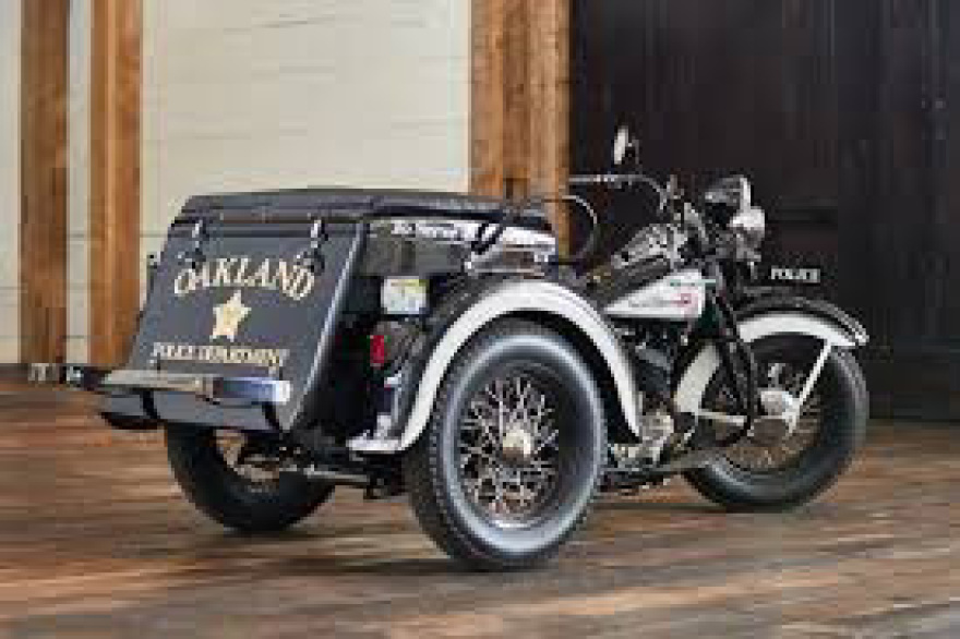 Άλιμος: «Παρέλαση» από κλασικές μοτοσικλέτες (βίντεο + φωτογραφίες)