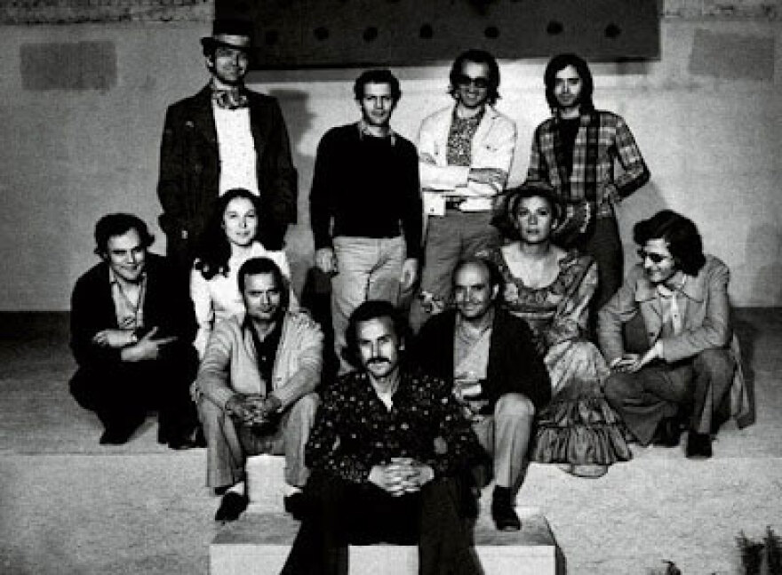 Κώστας Καζάκος: Η «πόρτα» στο Πανεπιστήμιο, η συνάντηση με Κουν και ο έρωτας με την Καρέζη