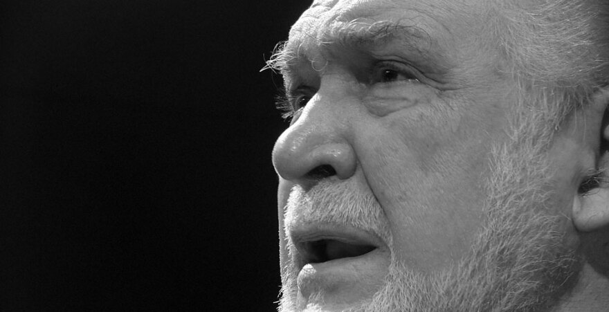 Κώστας Καζάκος: Η «πόρτα» στο Πανεπιστήμιο, η συνάντηση με Κουν και ο έρωτας με την Καρέζη