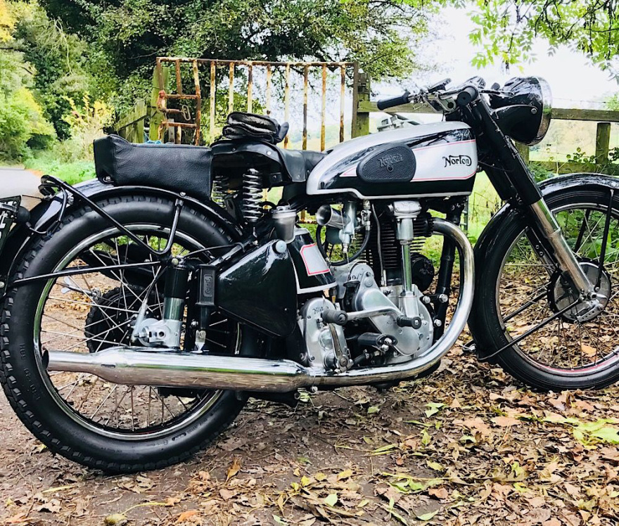 Άλιμος: «Παρέλαση» από κλασικές μοτοσικλέτες (βίντεο + φωτογραφίες)