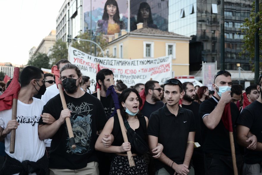 Νέο συλλαλητήριο στα Προπύλαια κατά της πανεπιστημιακής αστυνομίας - Έπεσαν χημικά