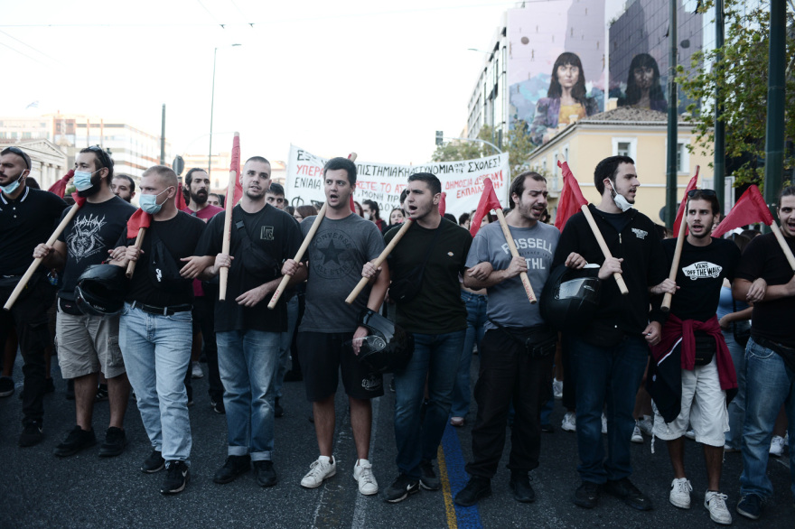 Νέο συλλαλητήριο στα Προπύλαια κατά της πανεπιστημιακής αστυνομίας - Έπεσαν χημικά