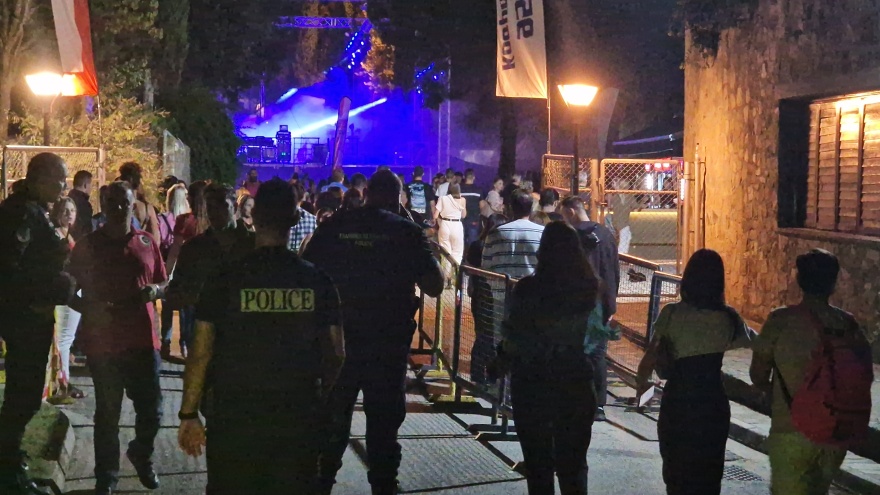 Φάρσα το τηλεφώνημα για βόμβα σε συναυλία της Άννας Βίσση στη Θεσσαλονίκη - Δείτε φωτογραφίες