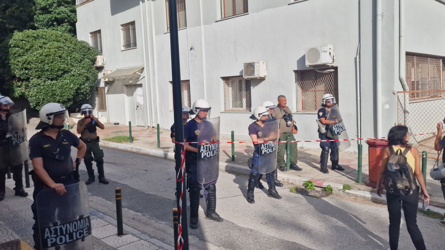 ΑΠΘ: Νέα διαμαρτυρία φοιτητών με πανό και συνθήματα για την Πανεπιστημιακή Αστυνομία