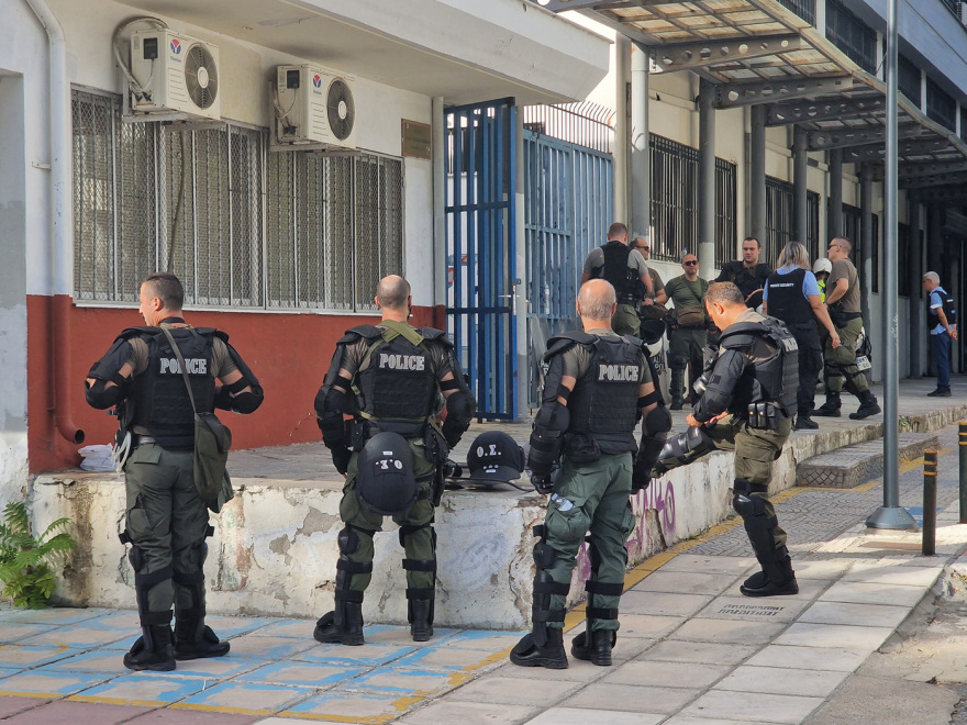 ΑΠΘ: Νέα διαμαρτυρία φοιτητών με πανό και συνθήματα για την Πανεπιστημιακή Αστυνομία