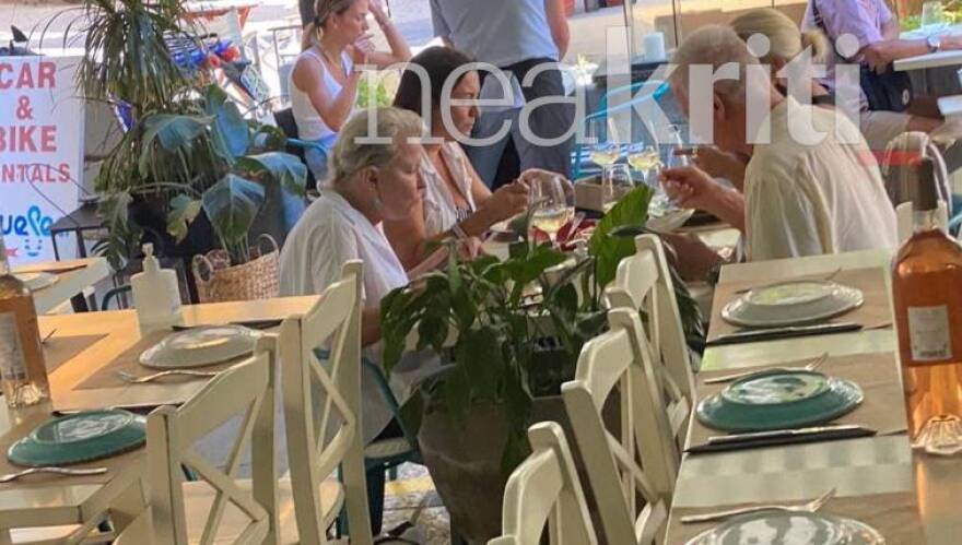 Μπέτι Μίντλερ: Στο Ηράκλειο η ηθοποιός - Επισκέφθηκε αρχαιότητες και απόλαυσε την κρητική κουζίνα