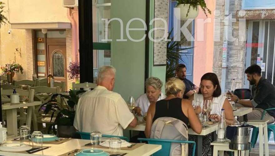 Μπέτι Μίντλερ: Στο Ηράκλειο η ηθοποιός - Επισκέφθηκε αρχαιότητες και απόλαυσε την κρητική κουζίνα