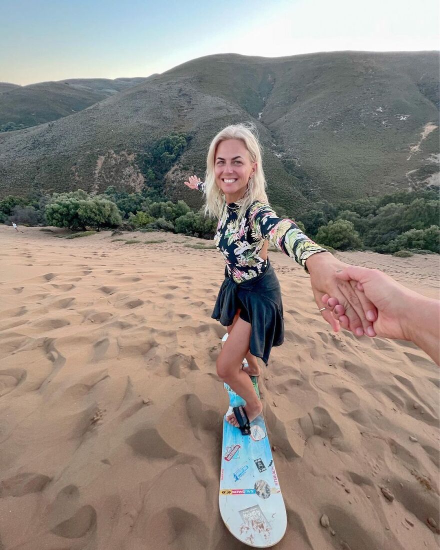 Χριστίνα Κοντοβά: Κάνει sand surfing με την κόρη της