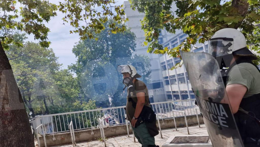 Θεσσαλονίκη: Χημικά στο ΑΠΘ μετά από επίθεση στην Πανεπιστημιακή Αστυνομία - Δείτε βίντεο