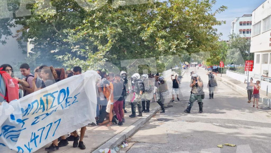 Θεσσαλονίκη: Χημικά στο ΑΠΘ μετά από επίθεση στην Πανεπιστημιακή Αστυνομία - Δείτε βίντεο