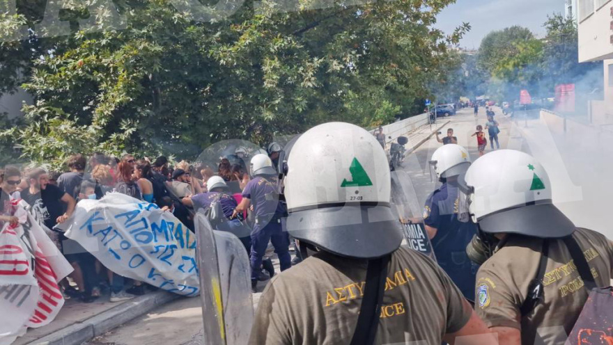 Θεσσαλονίκη: Χημικά στο ΑΠΘ μετά από επίθεση στην Πανεπιστημιακή Αστυνομία - Δείτε βίντεο