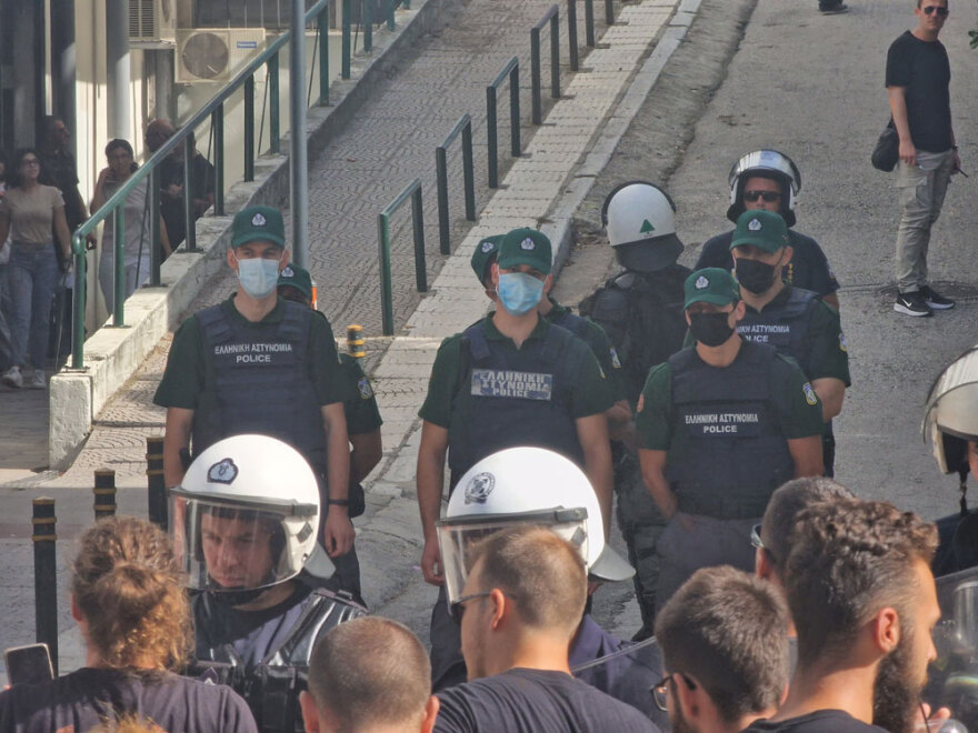 Θεσσαλονίκη: Χημικά στο ΑΠΘ μετά από επίθεση στην Πανεπιστημιακή Αστυνομία - Δείτε βίντεο
