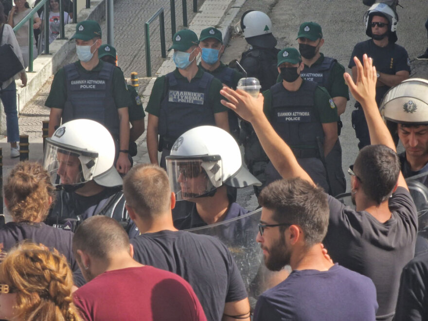 Θεσσαλονίκη: Χημικά στο ΑΠΘ μετά από επίθεση στην Πανεπιστημιακή Αστυνομία - Δείτε βίντεο