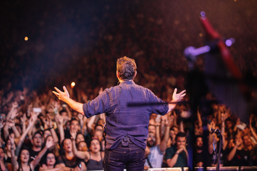 Σωκράτης Μάλαμας: Έρχεται στο Θέατρο Βράχων Βύρωνα