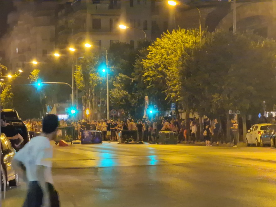 Θεσσαλονίκη: Χάος ως τις 2 τα ξημερώματα οι δρόμοι γύρω από το ΑΠΘ