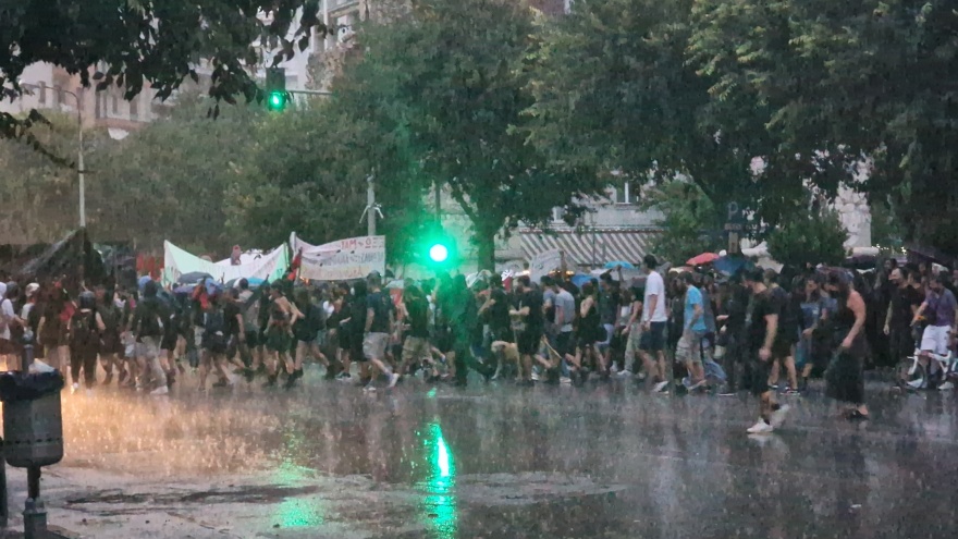 Επεισόδια στο κέντρο της Αθήνας σε διαδήλωση φοιτητών κατά της πανεπιστημιακής αστυνομίας - Δείτε βίντεο