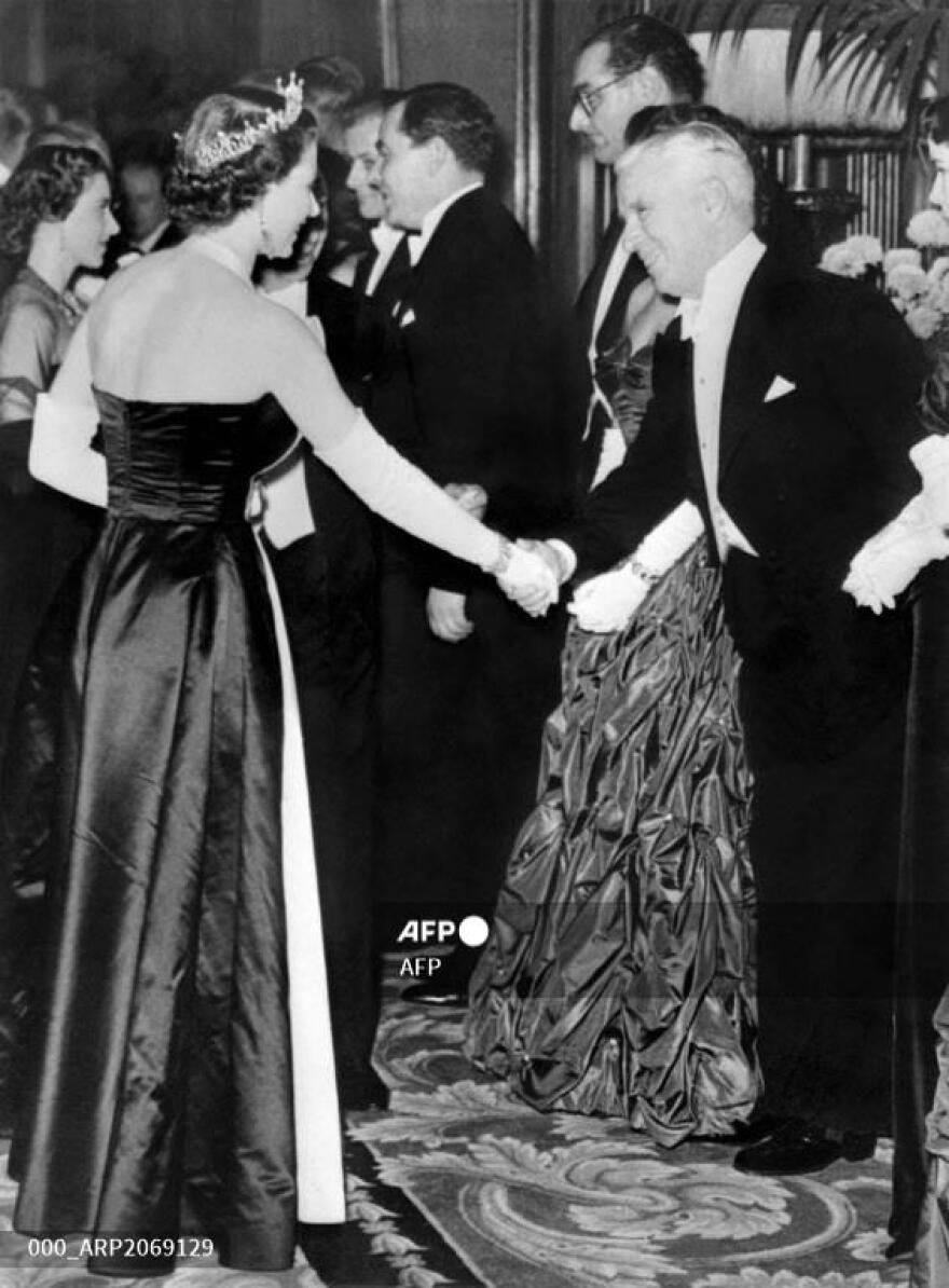 Βασίλισσα Ελισάβετ: Θαύμαζε την Μέριλιν, αγνοούσε την Μαντόνα, έριξε πόρτα στον Πολ Μακάρντνεϊ