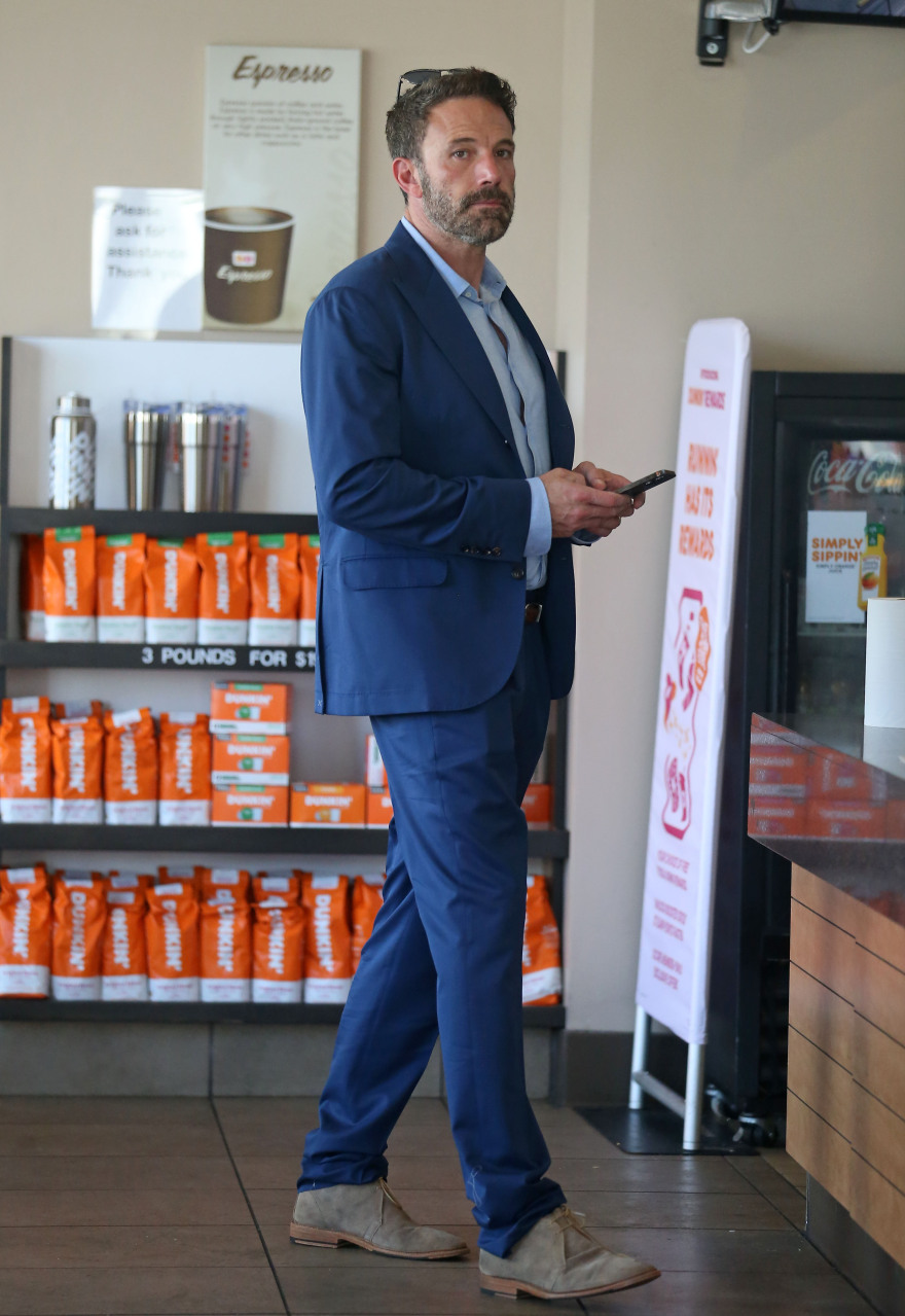 Μπεν Άφλεκ: Έκανε στάση για καφέ σε γνωστή αλυσίδα της Σάντα Μόνικα 