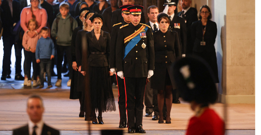 Βασίλισσα Ελισάβετ: «Συντετριμμένος ο Χάρι» - Αφαίρεσαν τα αρχικά της γιαγιάς του από τη στολή του